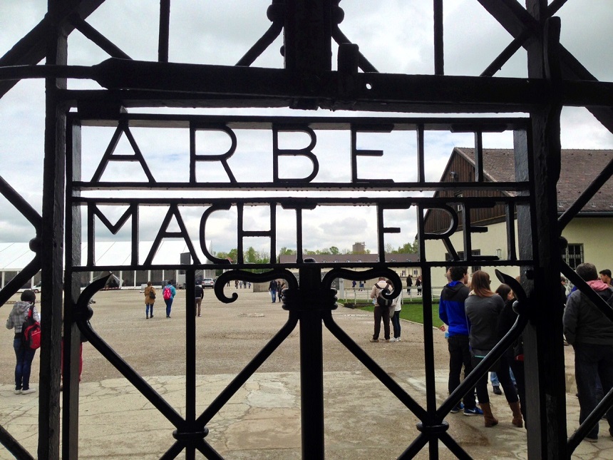 3. Grille de Dachau