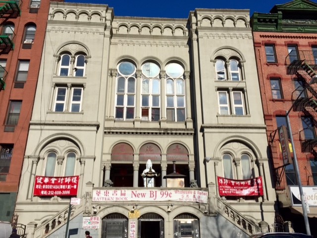 Ancienne synagogue Sons of Israel Kalvarier, aujourd’hui temple bouddhiste Sung Tak, Pike street. Lower East Side.