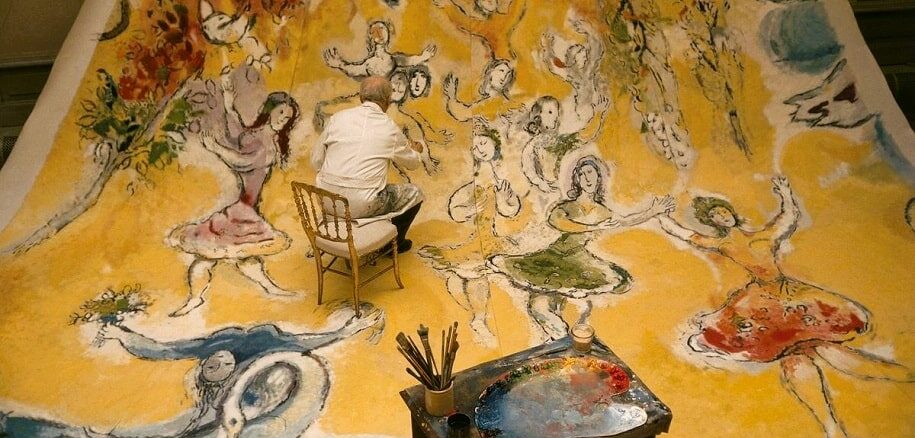 Marc Chagall travaillant au plafond de l Opera Garnier