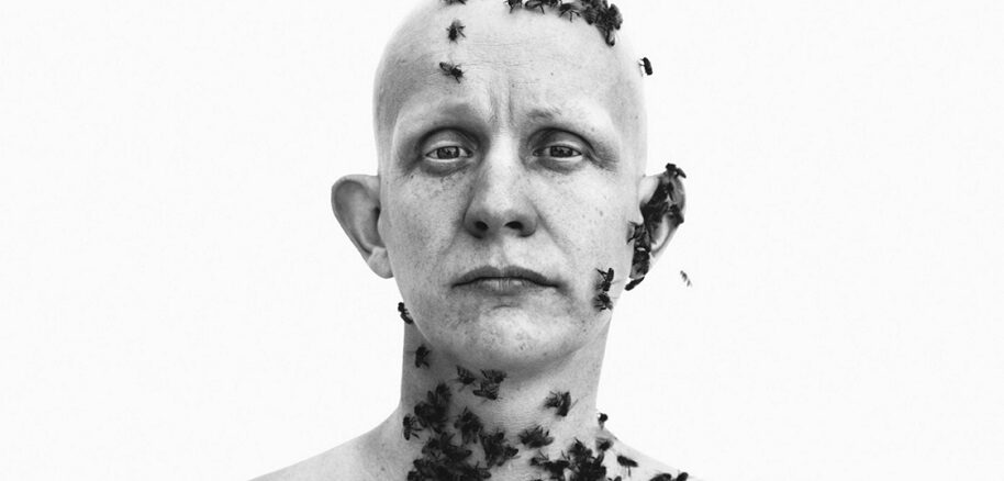 Richard Avedon à la Fondation Henri Cartier-Bresson (photo : "Ronald Fischer, beekeeper, Davis, California, May 9, 1987". Photograph by Richard Avedon © The Richard Avedon Foundation)