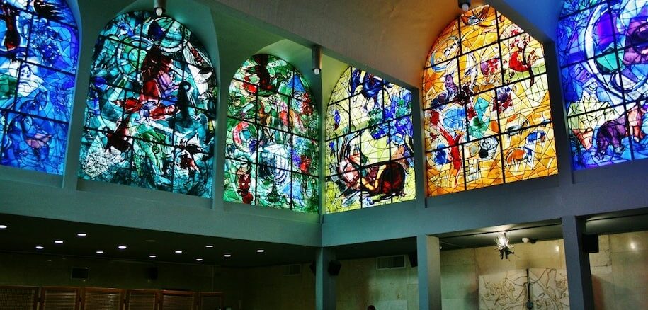 Vitraux de Marc Chagall, synagogue de l'hôpital Hadassah de Jérusalem