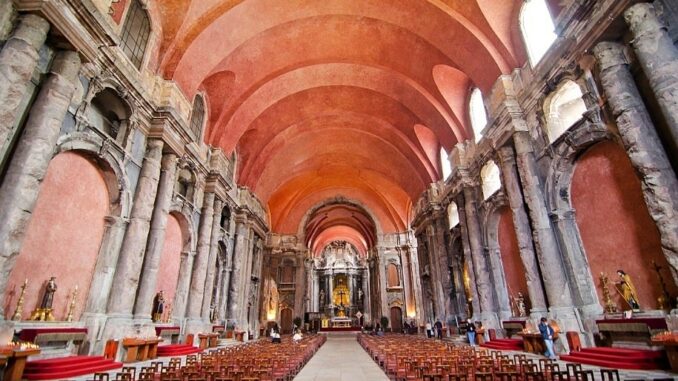 Nef de l'église Sao Domingo de Lisbonne (source photo : lisboacool.com)