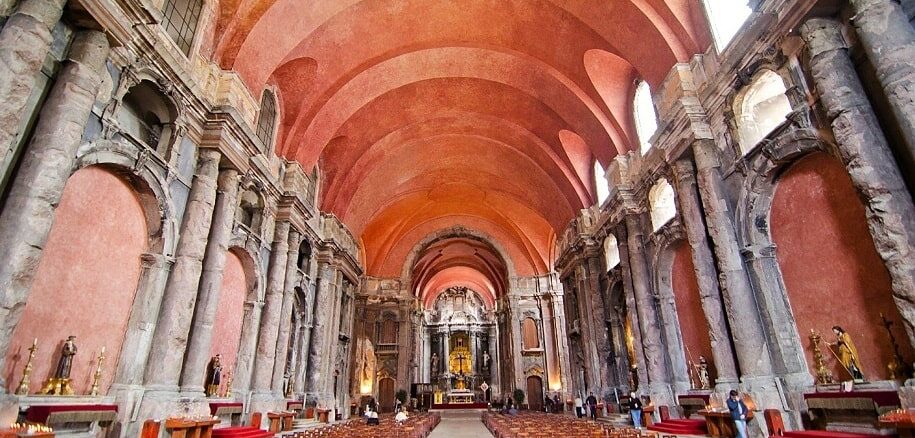 Nef de l'église Sao Domingo de Lisbonne (source photo : lisboacool.com)